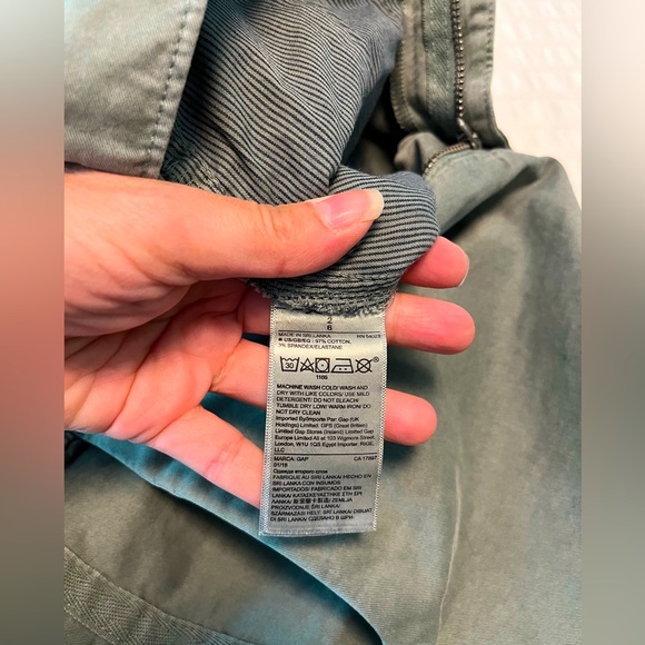 💚 GAP Women’s Girlfriend Chino Shorts Khaki Green NWOT, Size 2 - Picture 13 of 14